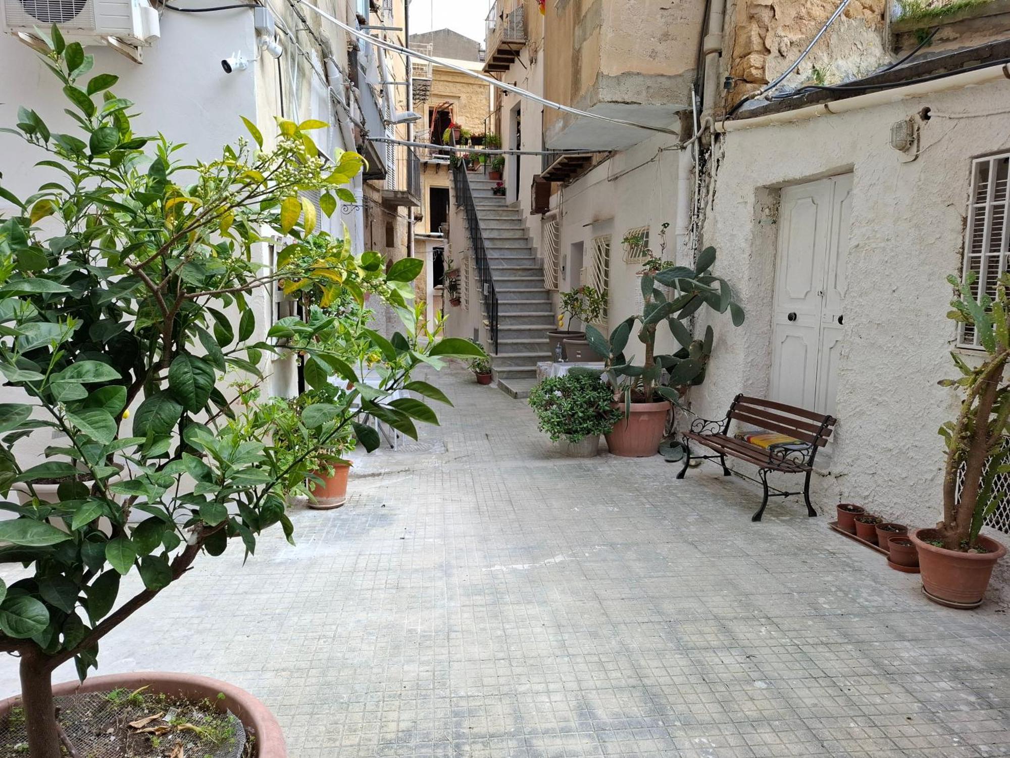 B&B Le Lumie "Il Cortiletto Del Centro" Agrigento Eksteriør billede